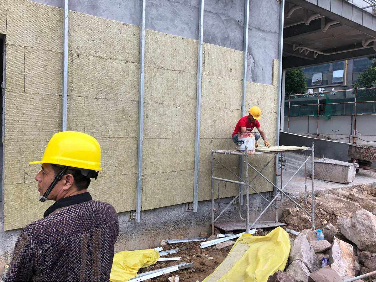 外墙保温锚栓施工